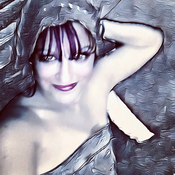 Meet your Posher, Dusty - Picture 2 of 2